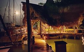 Tortugal Boutique River Lodge